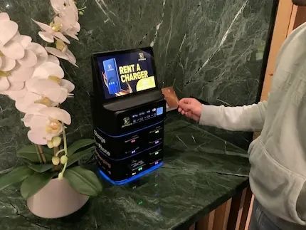 step-1-rent: Unlock a power bank using a credit card, Apple Pay, Google Pay, or our iOS/Android App.